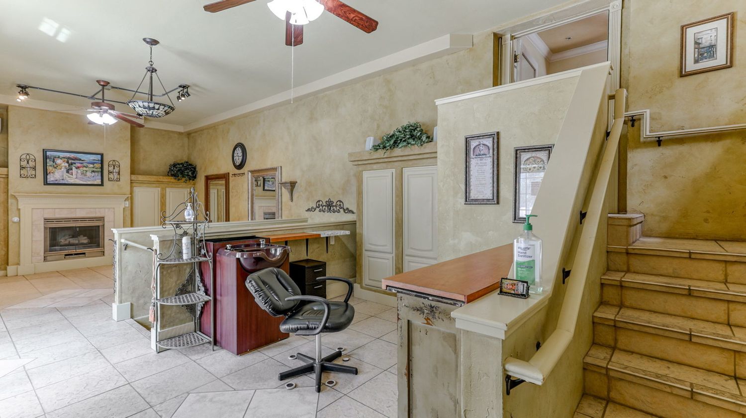 Standalone Commercial Cottage: 2437 Old Eureka Way, Redding, CA 96001